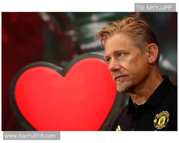 足球界哀悼潮涌动众多传奇明星相继离世让人心痛不已