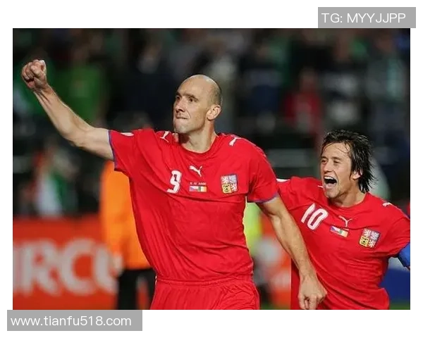 国外足球明星化身路人展现真实生活瞬间引发热议